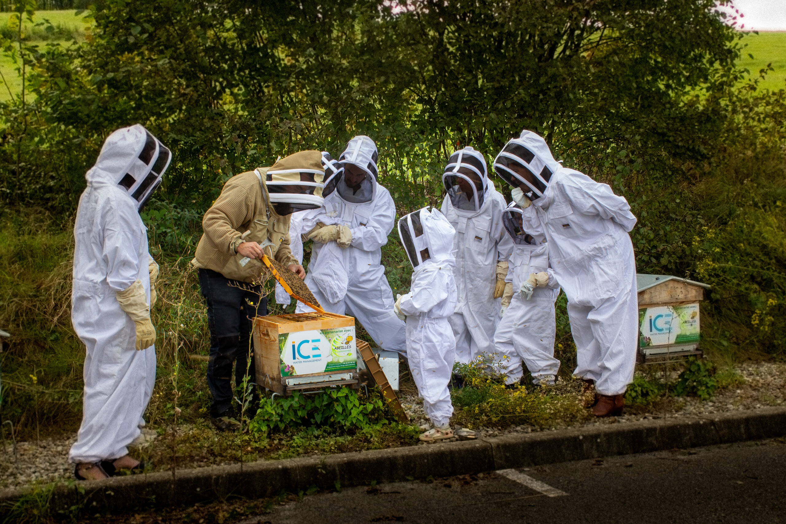 11-scaled atelier extraction du miel - Honey extraction workshop